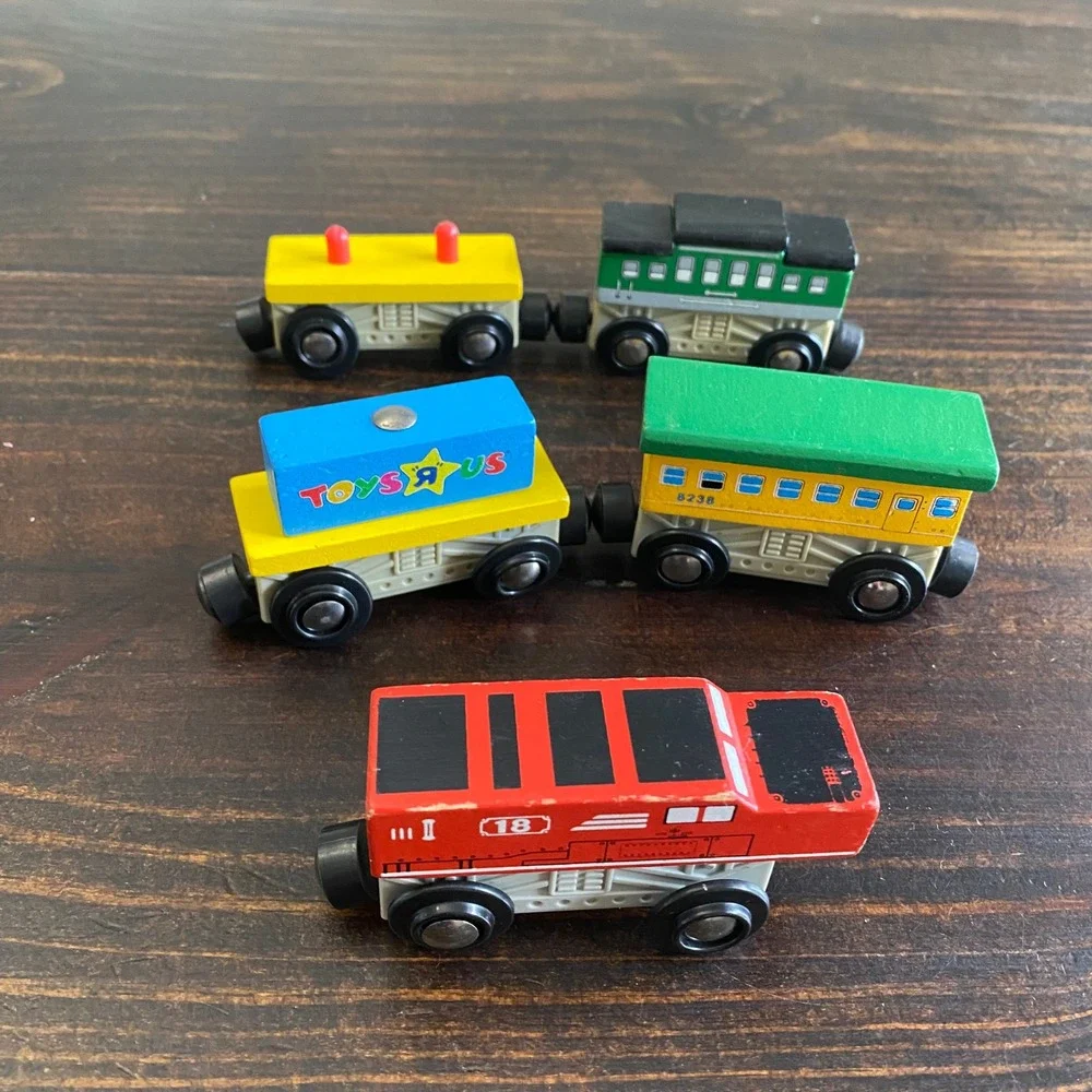 KidKraft‎ Wooden Magnetic Train Car Set 5pc Toys R Us Cargo Engine 2007
